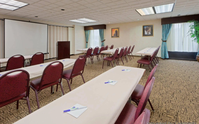 Holiday Inn Express Suites Charleston by IHG