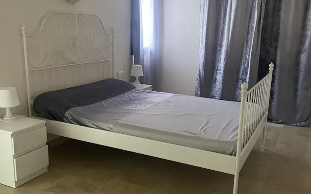 Stunning 2-bed Apartment in Marina de le Duquesa