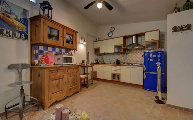 Lacco Cottage