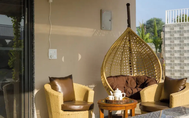 ELIVAAS 5 BHK With Pvt Pool - Zenora