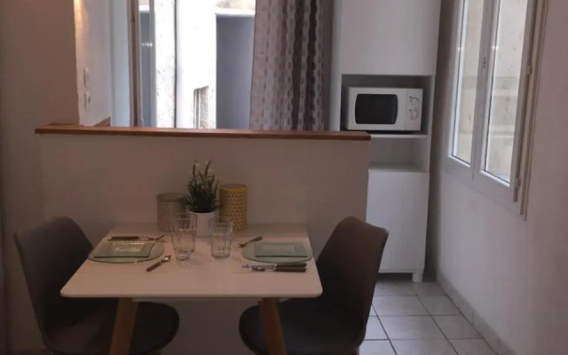 Studio centre avec terrasse