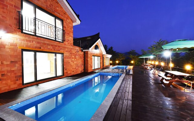 Sancheong Skylight Lake Pension