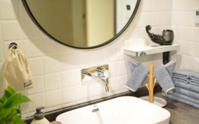 Rock & Wood Cozy House