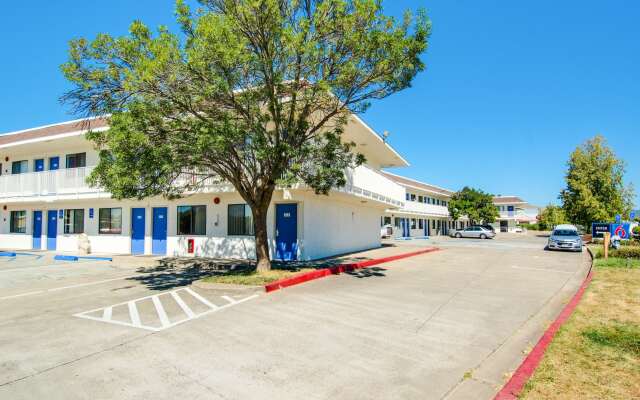 Motel 6 Redding, CA - North