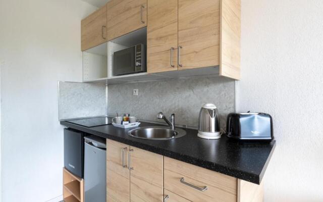 Studio mignon avec terrasse quartier du golf