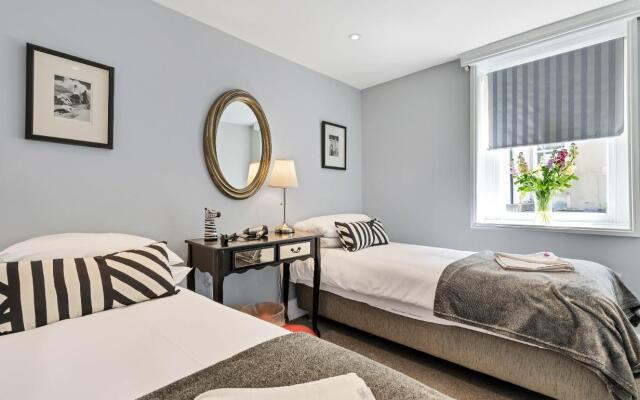 Central Pier Place | Large Group House | 20 metres from the Pier and beach