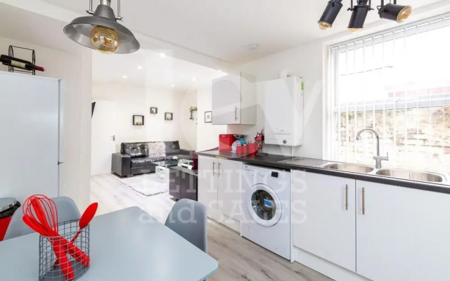 Lush Apartment 5 Bedroom House - WBR