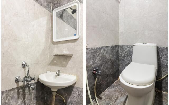 OYO 68894 Bommarillu Residency