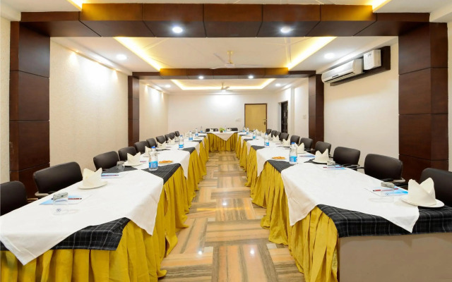 Hotel Ashish Palace
