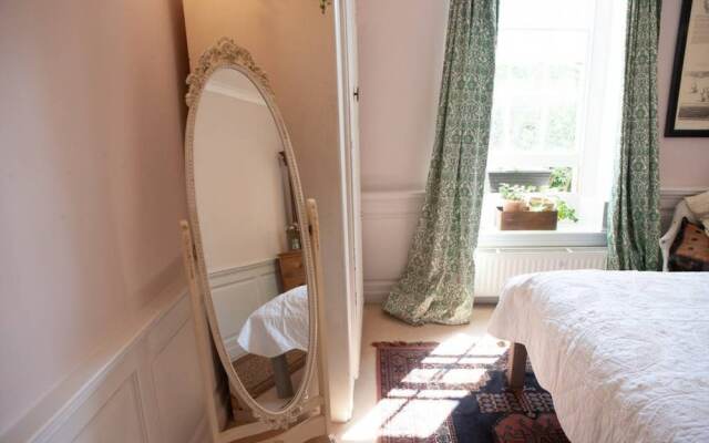 Georgian 2 Bedroom Apartment in Clifton