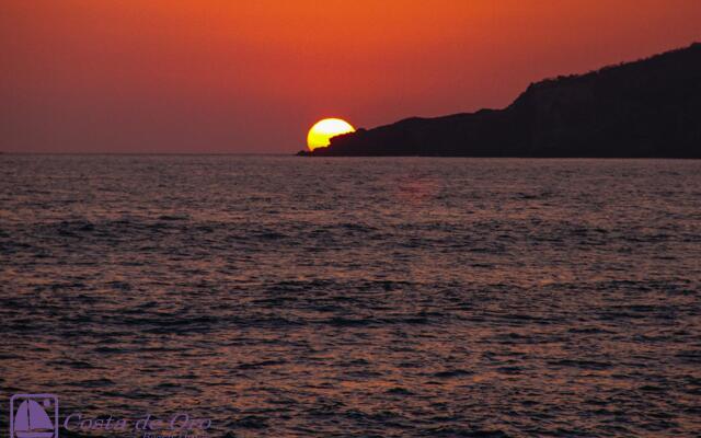 Costa De Oro Beach Hotel