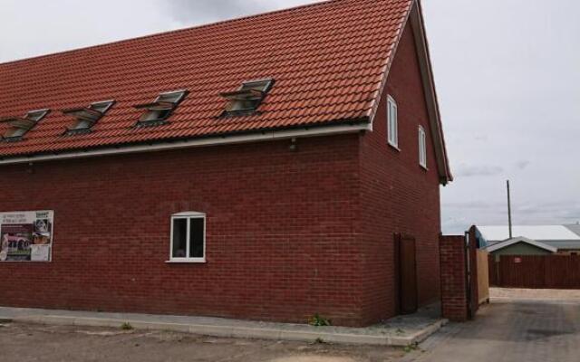 2 Wood Yard Cottages, Red Mayes Farm