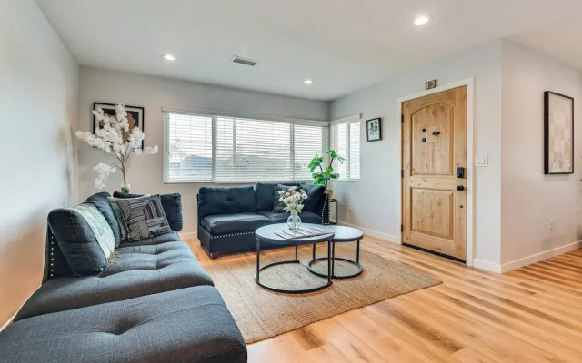 4 Mi to Sofi Stadium, Fenced Yard: Modern Retreat!