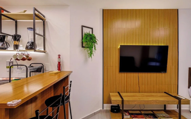 Studio Completo c Wi-fi e Varanda no Centro