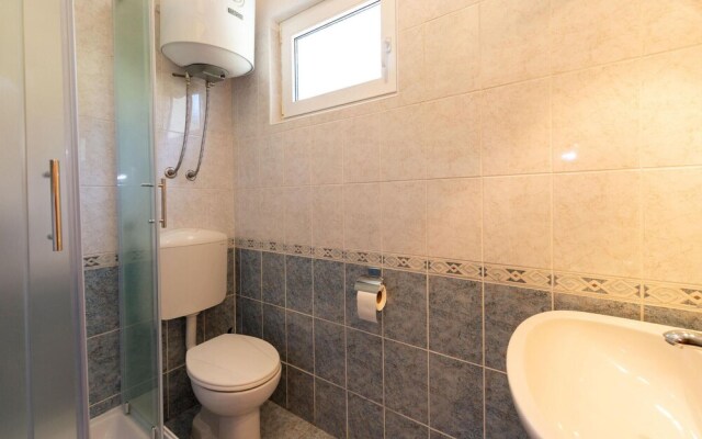 Nice Home in Starigrad With Wifi and 6 Bedrooms