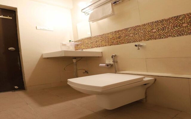 OYO 10680 Hotel Royal Inn