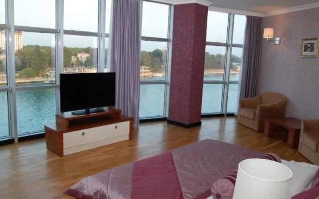 Agsaray Deluxe Hotel