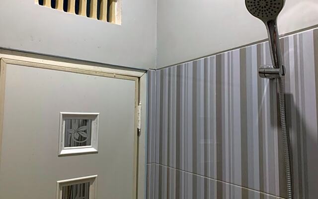 OYO Life 3082 Kost Putri Wonorejo