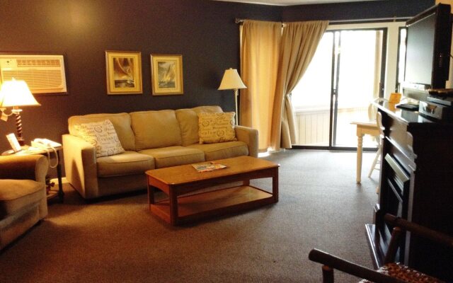 Pointes North Inn