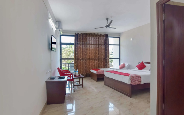 OYO 13581 Hotel Raj