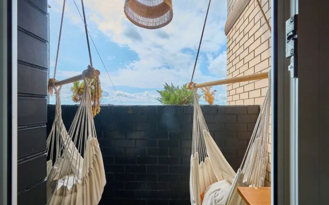 Йо Плейс на улице Героя Сарабеева В.И. 9