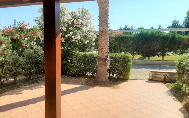 Spacious Aparyment in Campofelice di Roccella with Pool