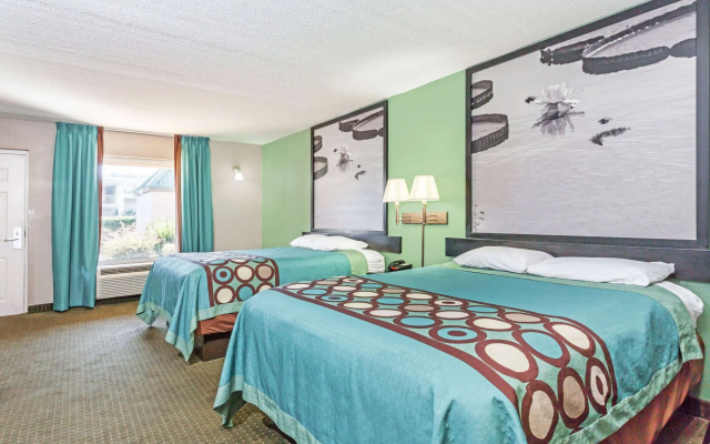 Super 8 by Wyndham Marianna I-10