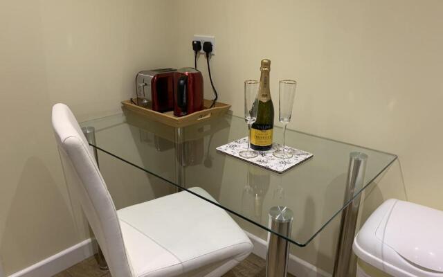 Southernwood - Garden Lodge 10