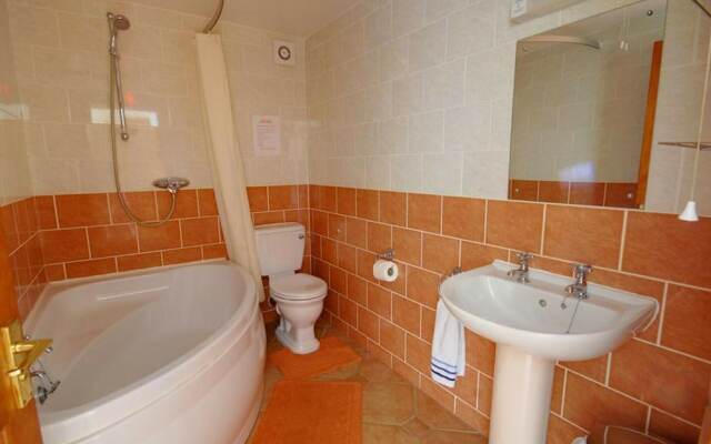Pleasant holiday home in South Molton with Garden
