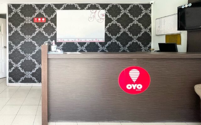 OYO 90324 Muar Station Hotel