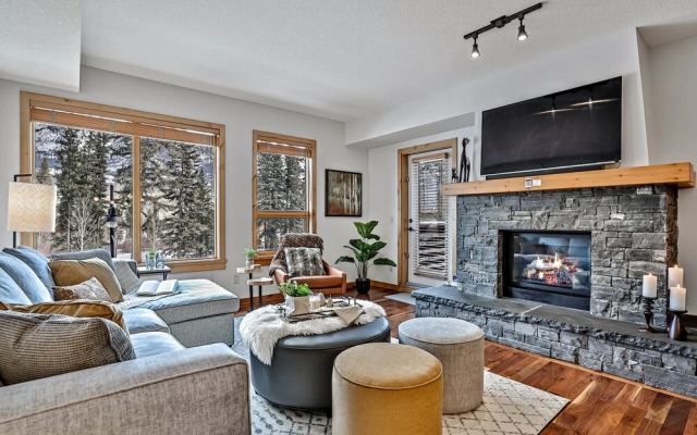 Rundle Cliffs Lodge by Spring Creek Vacation