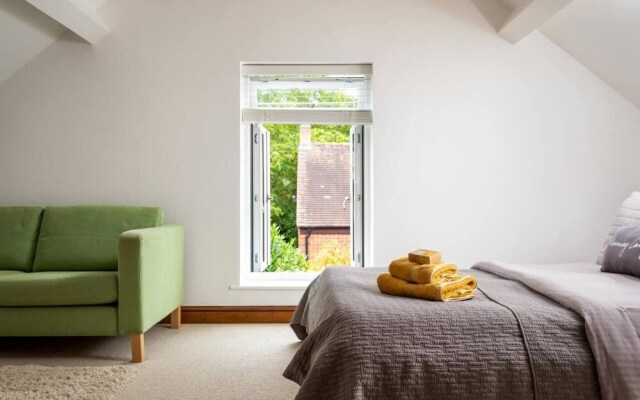 Cotswold Barn Conversion With Private Hot Tub