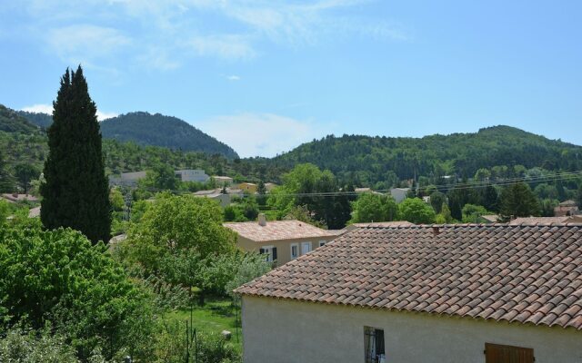 Wonderful Villa in Malaucène with Swimming Pool
