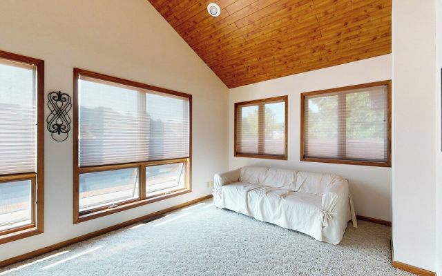 3BR Cozy Apartment w/ Mountain Views