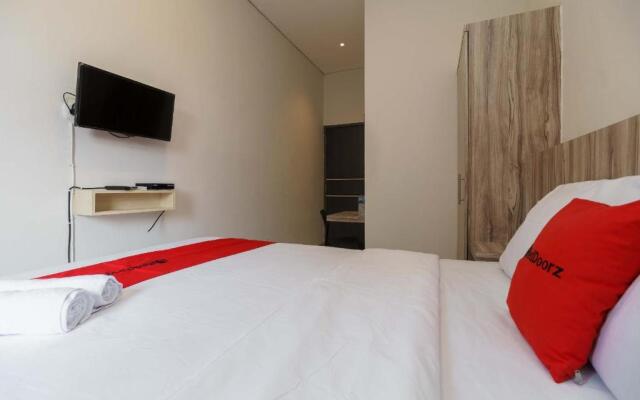 RedDoorz Syariah near RSUD Siti Fatimah Palembang