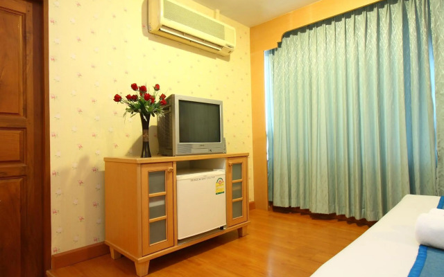 Silom Avenue Inn