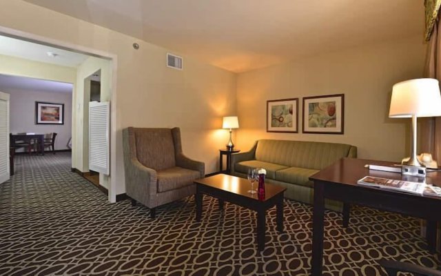 Sunday House Inn and Suites