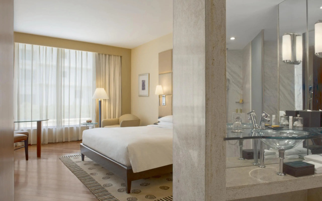 Hyatt Regency Mumbai Hotel – Guest Rooms – Mumbai