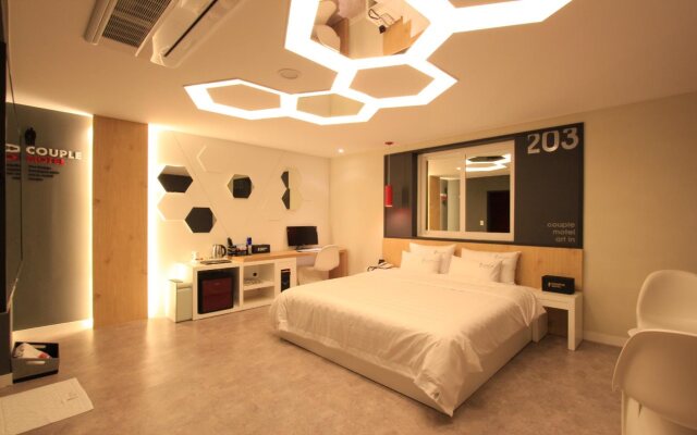 Couple Hotel
