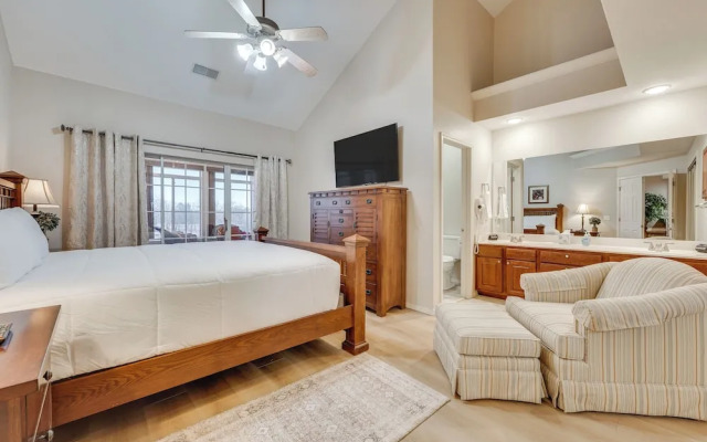 Walk to Branson Strip: Inviting Condo!