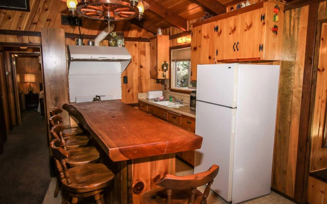 Cabin Idle Ours 933 by RedAwning