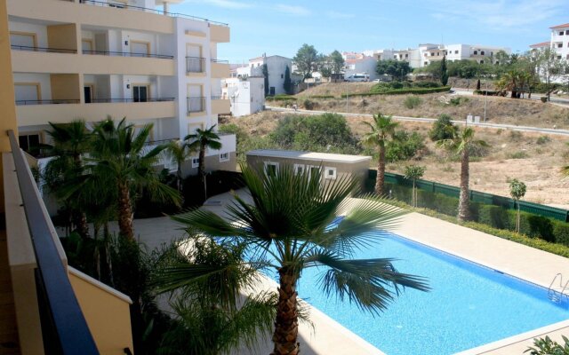 C02 - Luxury 3 Bed With Pool View