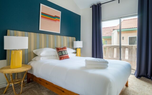 WanderJaunt | Emerald St Townhomes