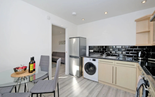Orange Apartments - Belgrave Mansions