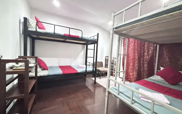 Sunshiny-BB Hostel near Punnavithi BTS station