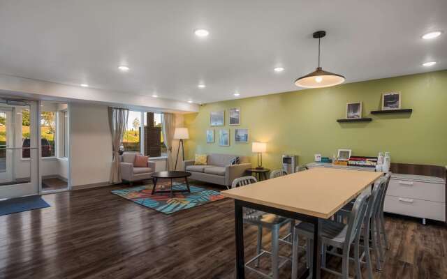 Woodspring Suites Milwaukee - Menomonee Falls