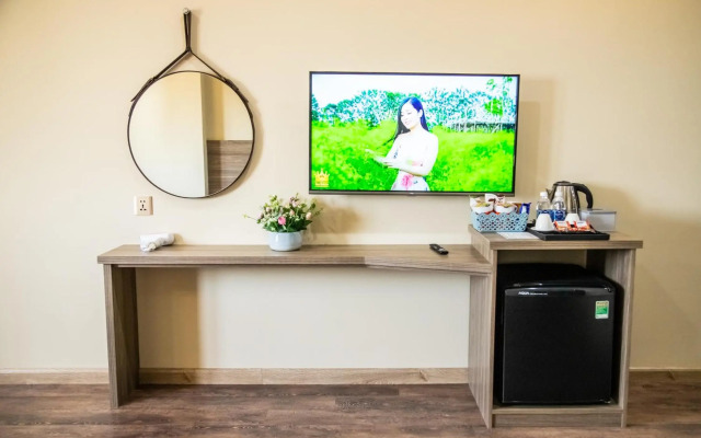 La Mia Lakeview Hotel