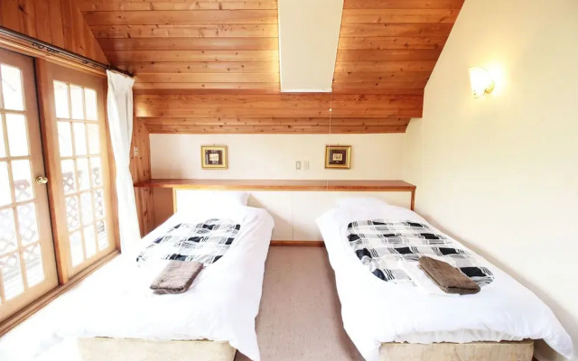 Yamanaka-lake log house HS2