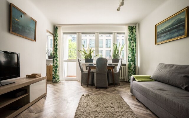 oompH Warsaw Central Deluxe Apartment