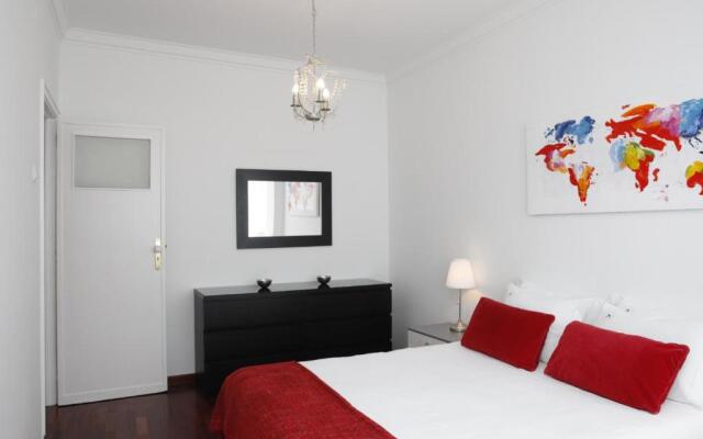 Comfortable and Central Apartment Cascais